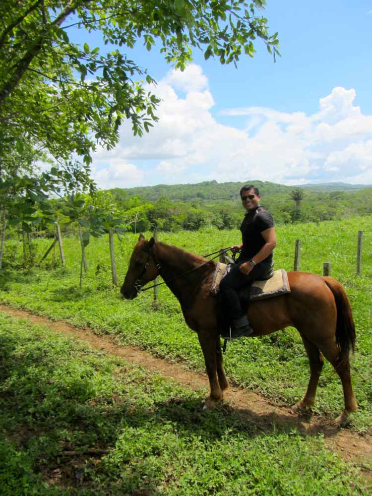 Horseback riding to Xunantunich