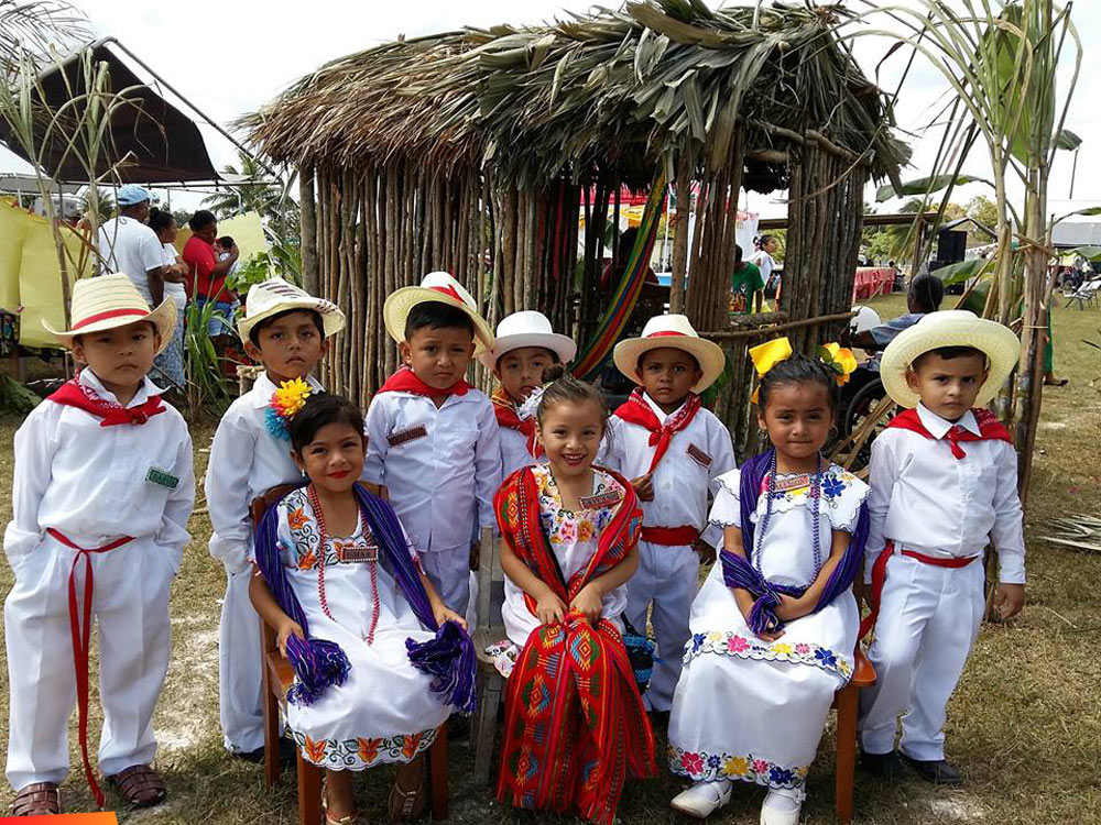 Children in cultural costumes, Xaibe Business Cultural Expo 2017