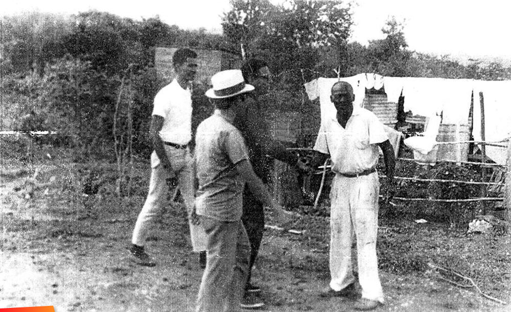 Distribution of lots, San Ignacio 1959. Mr. Johnson Robinson receives the first lot
