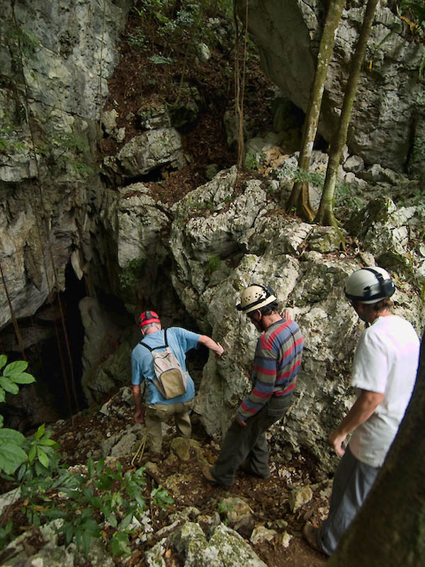 Hiking in the Crystal Cave, in the Blue Hole National Park