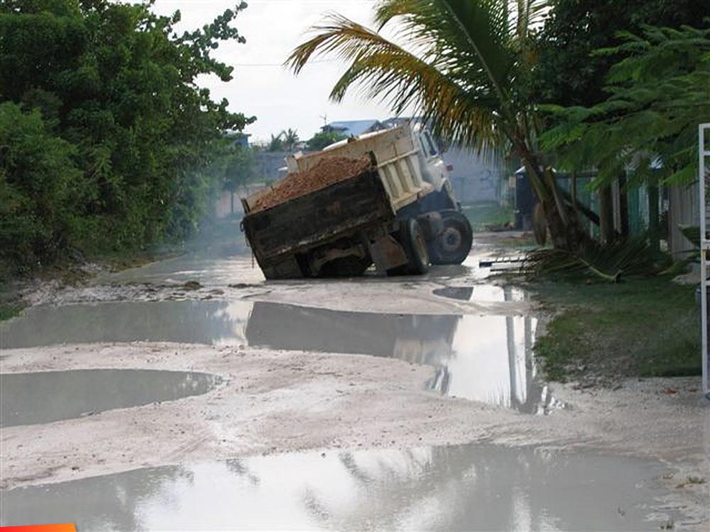 Big truck stuck in a rain soaked road in San Pedro, 2006